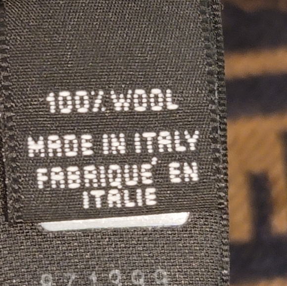 #362 Fendi Wool Scarf - Picture 5 of 8